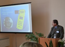 З науковою доповіддю виступає професор Ігор Букша